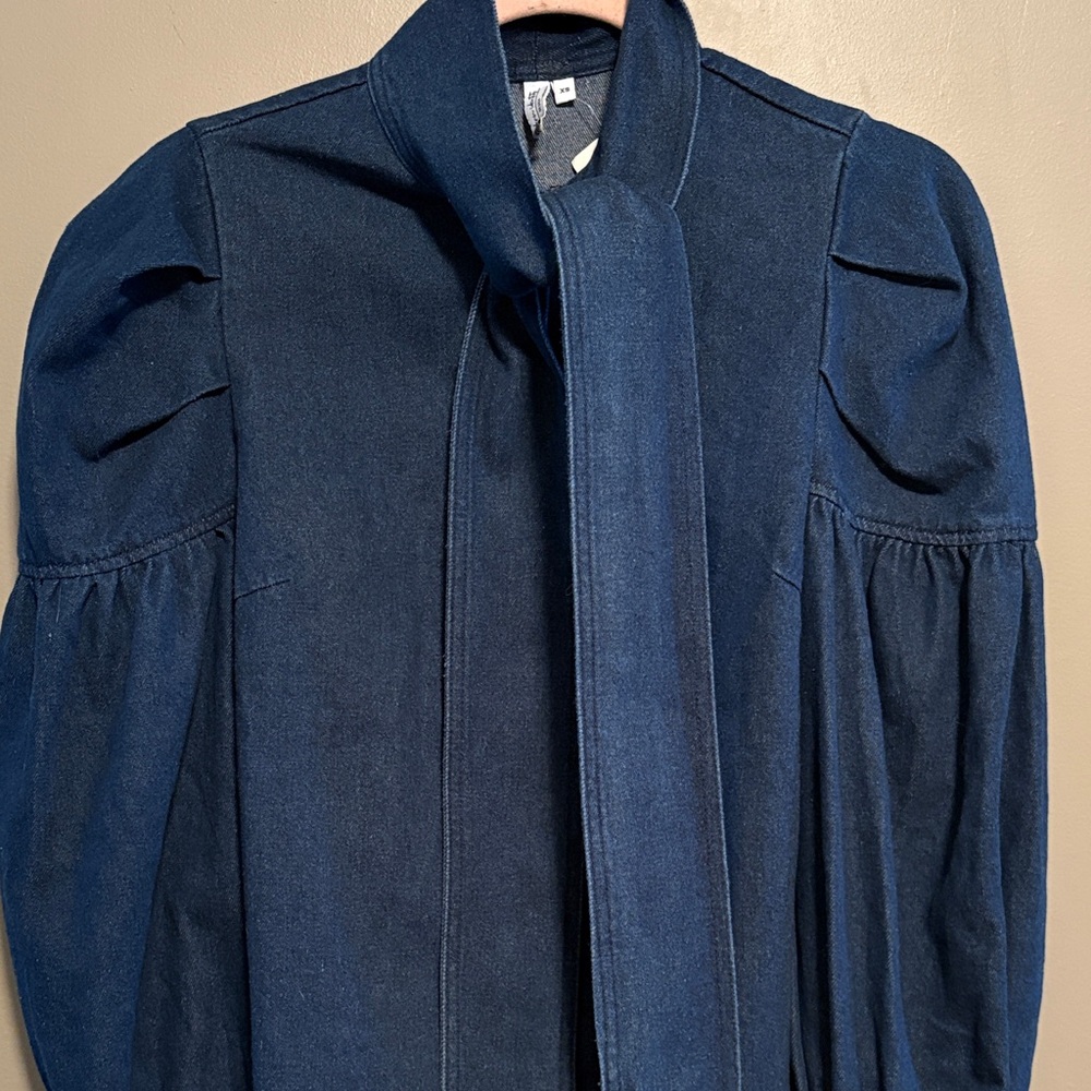 Blue jean blouse snap closure size XS but fits like a small